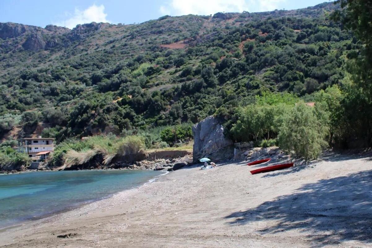 House Just On The Beach -Included 2 Canoe, 2 Bicycles Ravdhoúkha 외부 사진